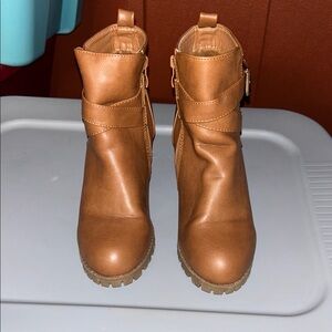 TOP Moda Tan Ankle Booties